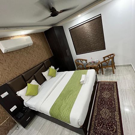 Hotel Royal Inn Igi Ню Делхи Екстериор снимка