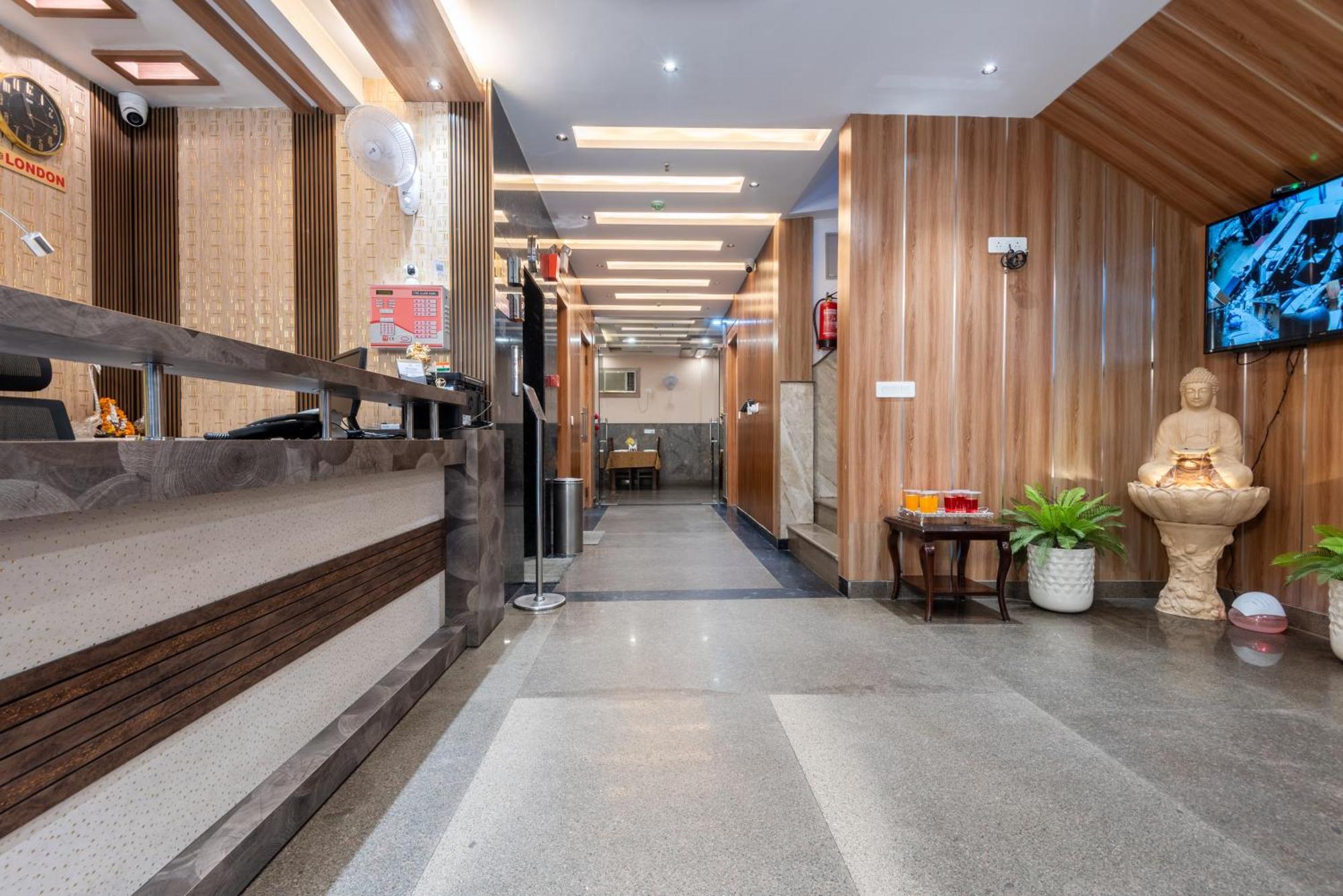 Hotel Royal Inn Igi Ню Делхи Екстериор снимка