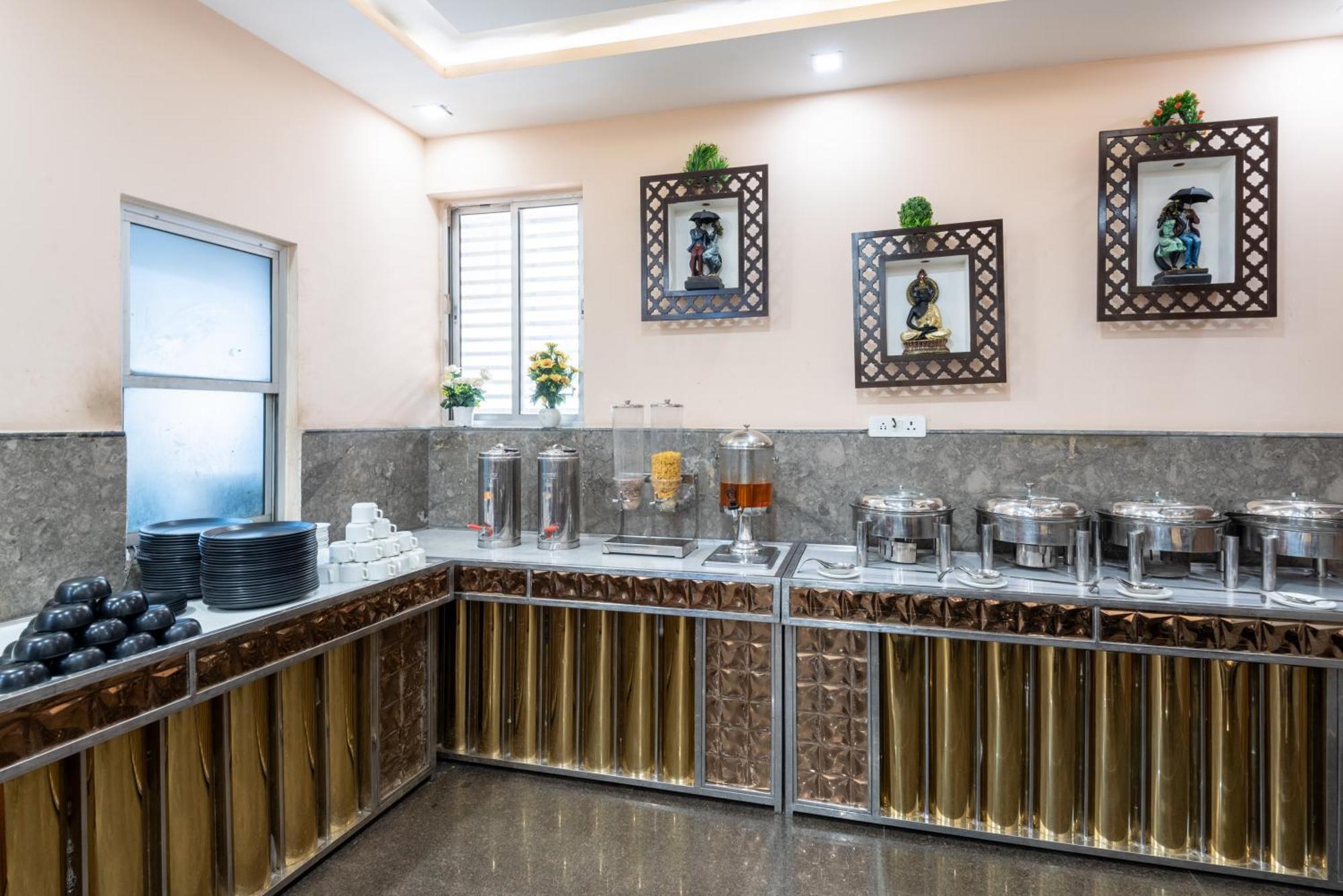 Hotel Royal Inn Igi Ню Делхи Екстериор снимка