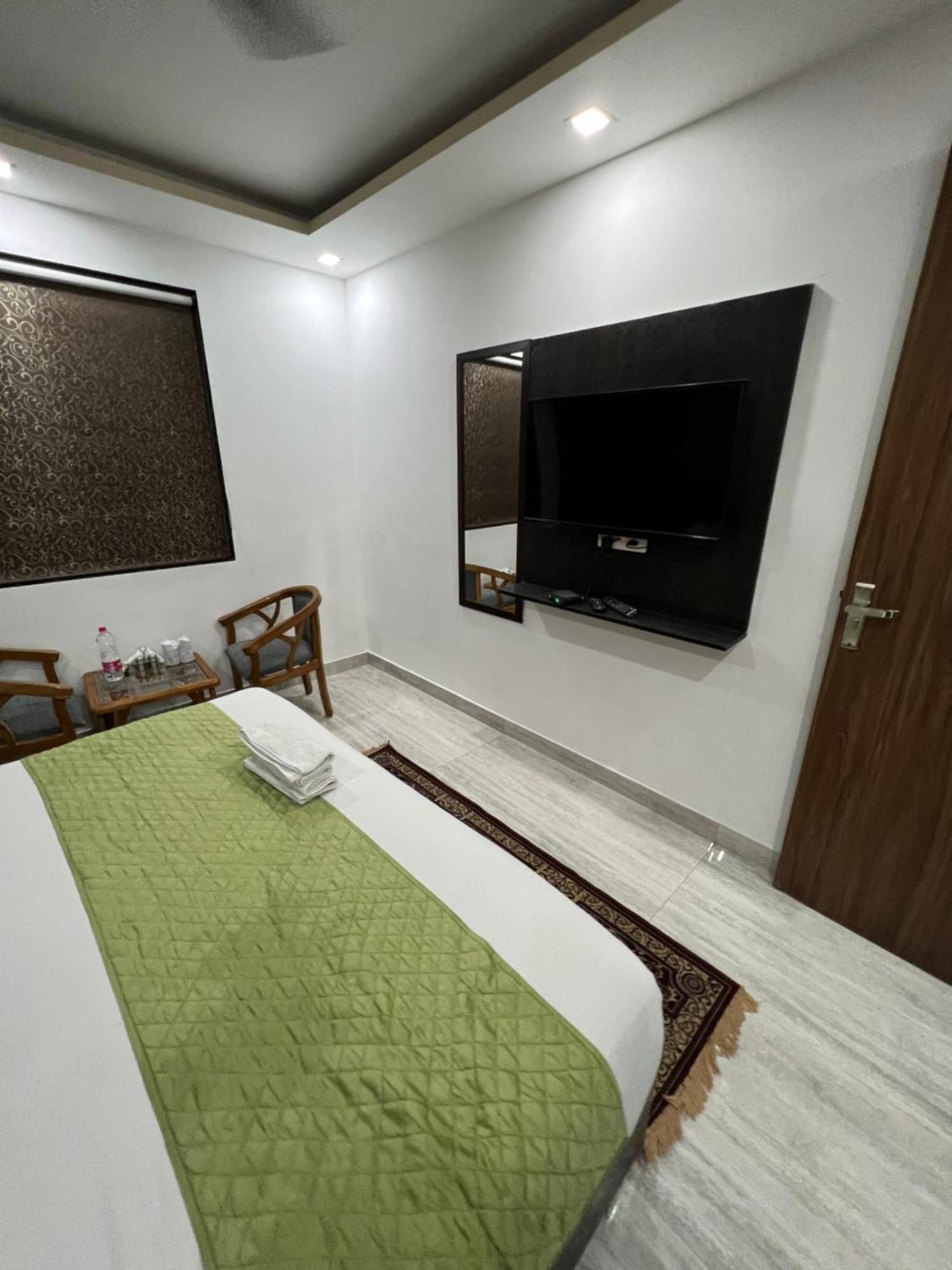 Hotel Royal Inn Igi Ню Делхи Екстериор снимка