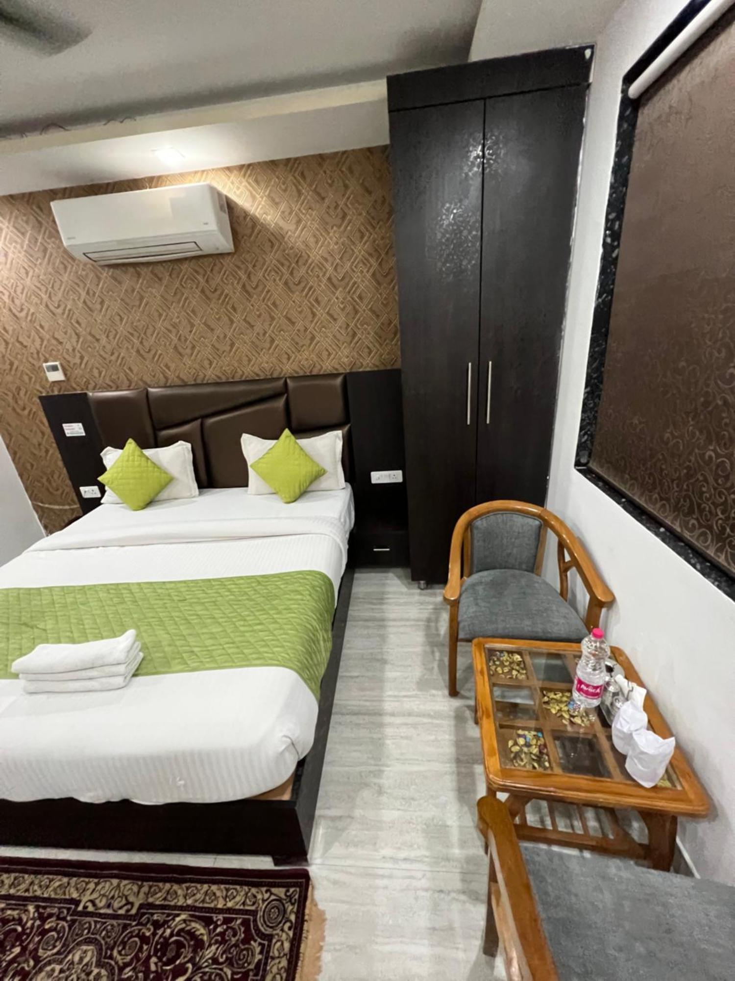 Hotel Royal Inn Igi Ню Делхи Екстериор снимка
