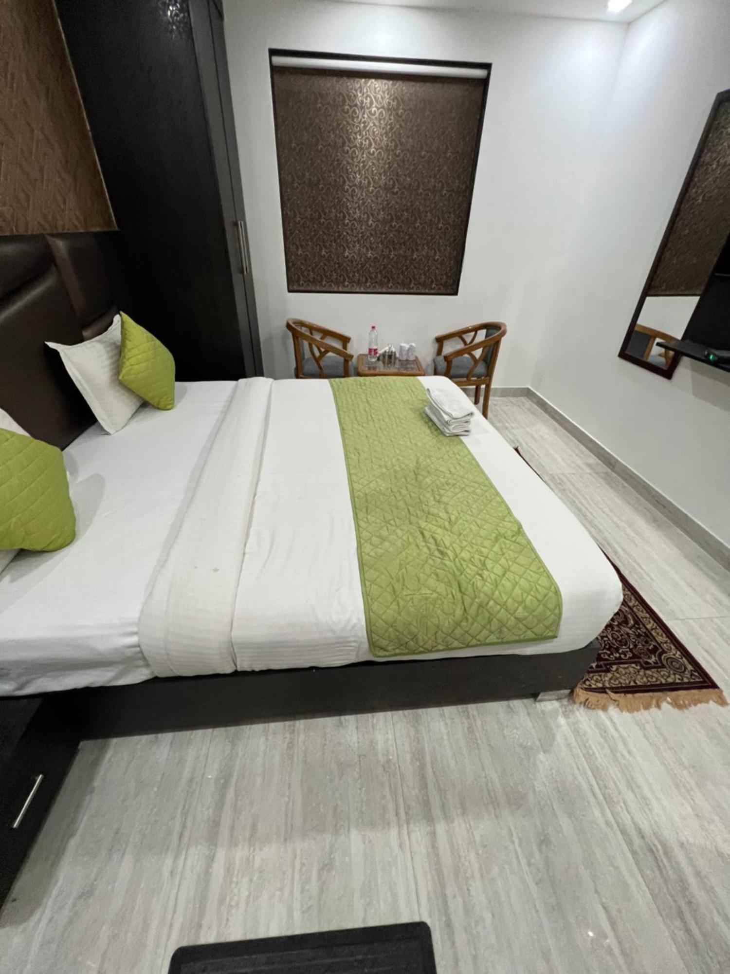 Hotel Royal Inn Igi Ню Делхи Екстериор снимка