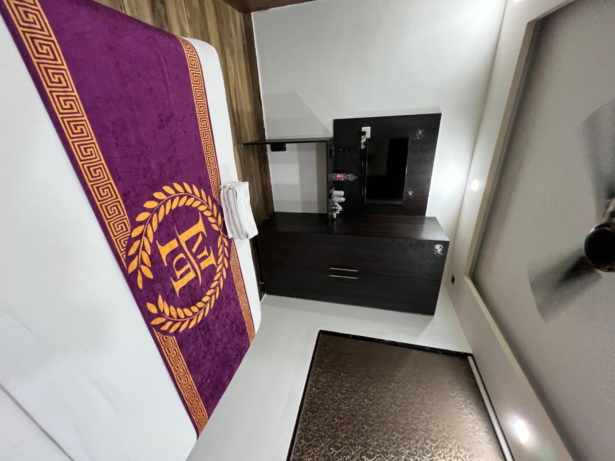 Hotel Royal Inn Igi Ню Делхи Екстериор снимка