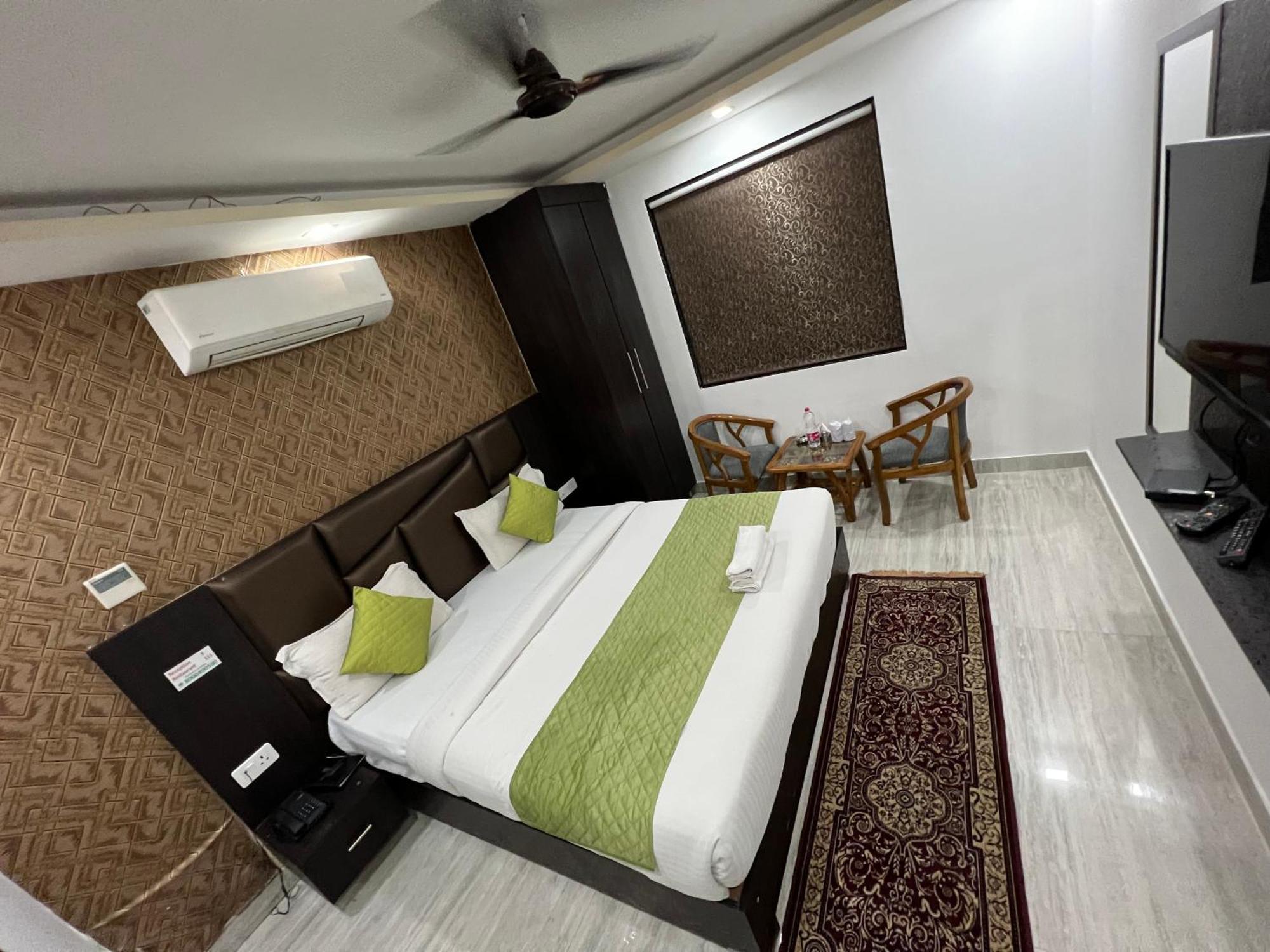 Hotel Royal Inn Igi Ню Делхи Екстериор снимка