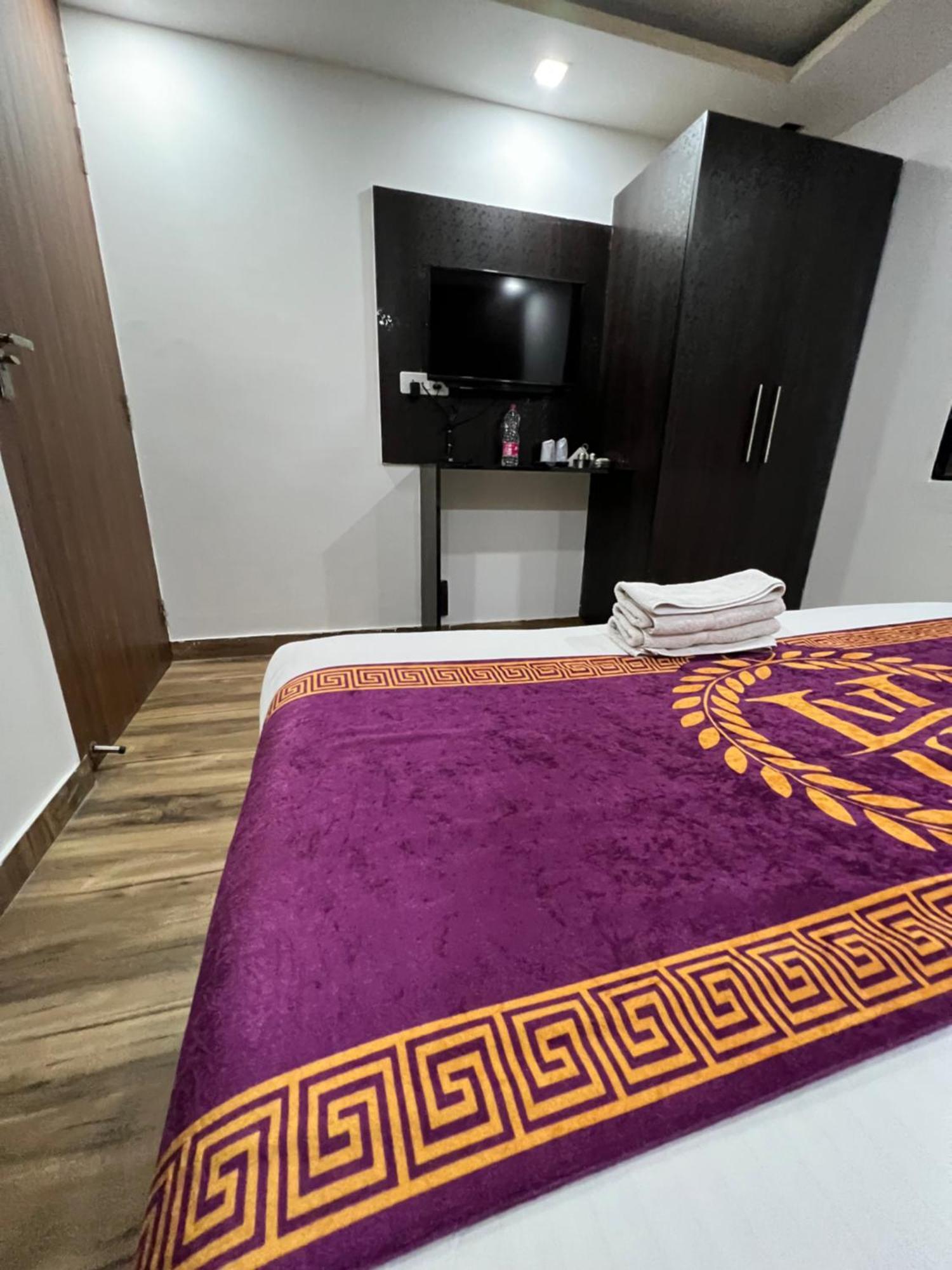 Hotel Royal Inn Igi Ню Делхи Екстериор снимка