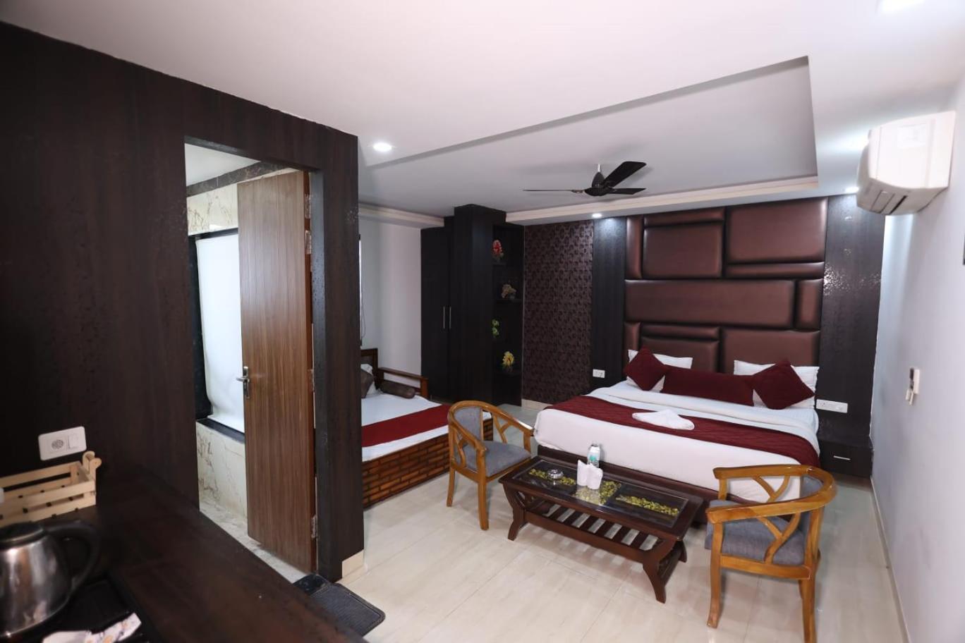 Hotel Royal Inn Igi Ню Делхи Екстериор снимка