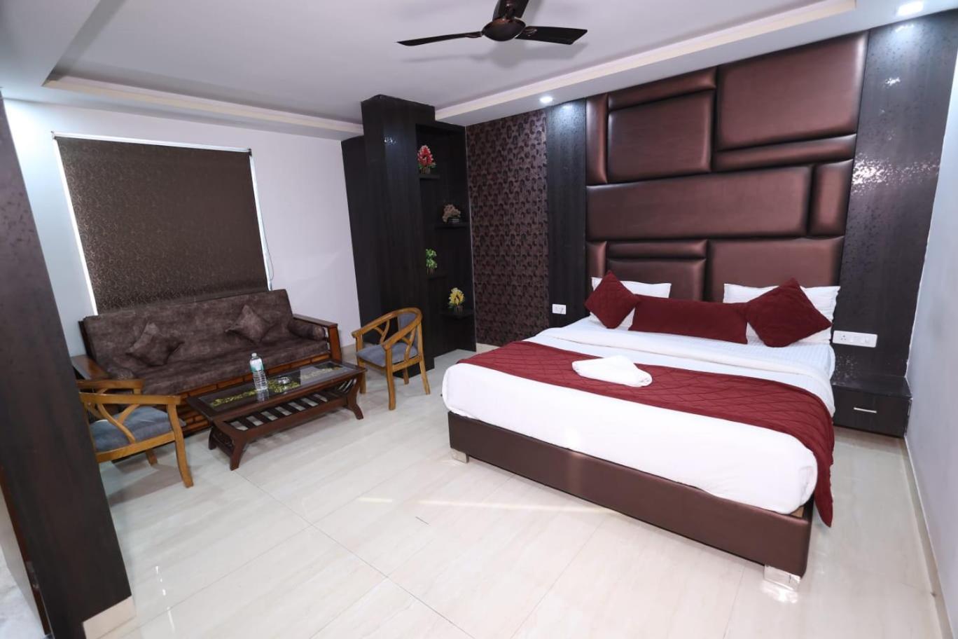 Hotel Royal Inn Igi Ню Делхи Екстериор снимка
