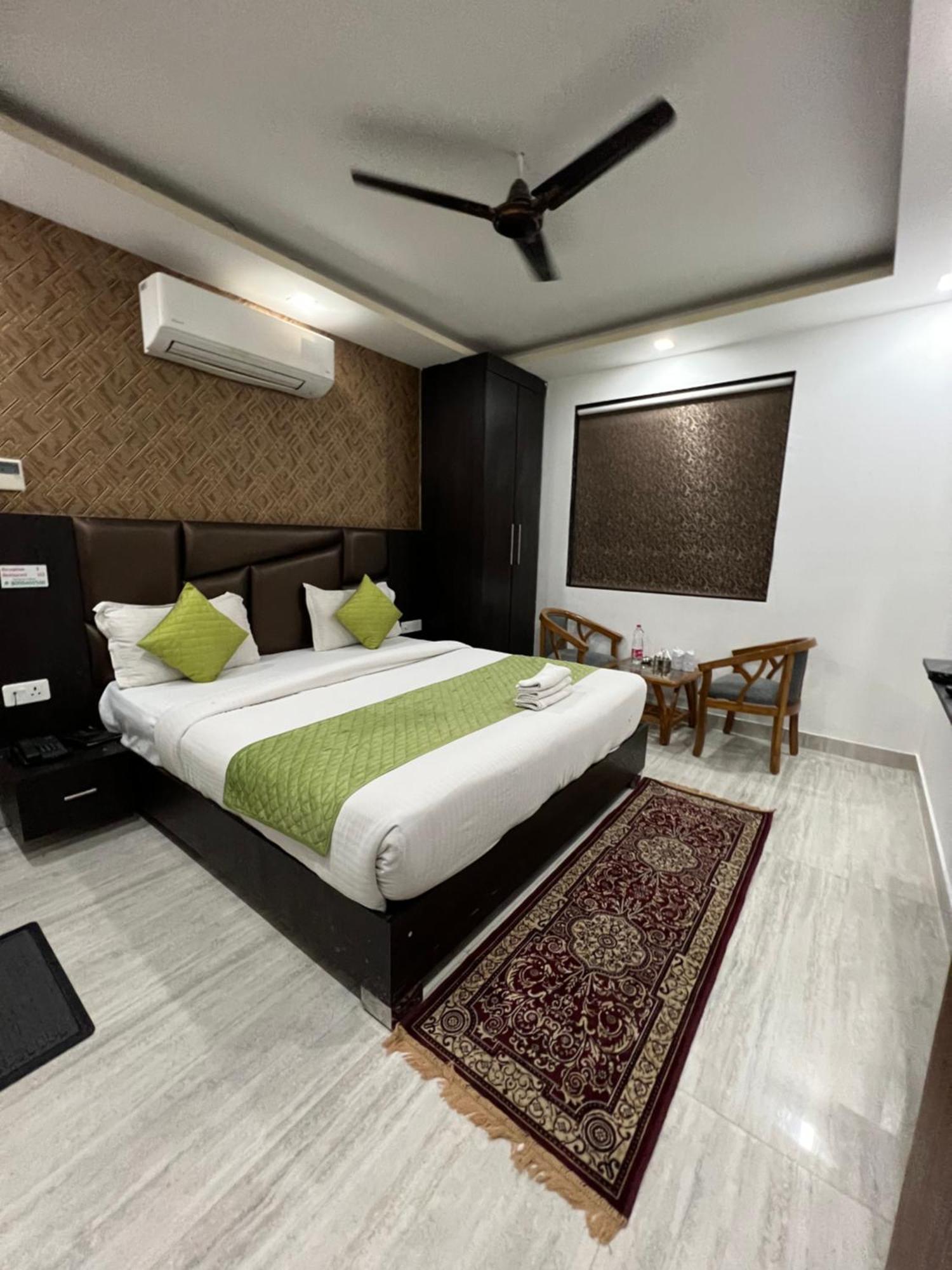Hotel Royal Inn Igi Ню Делхи Екстериор снимка