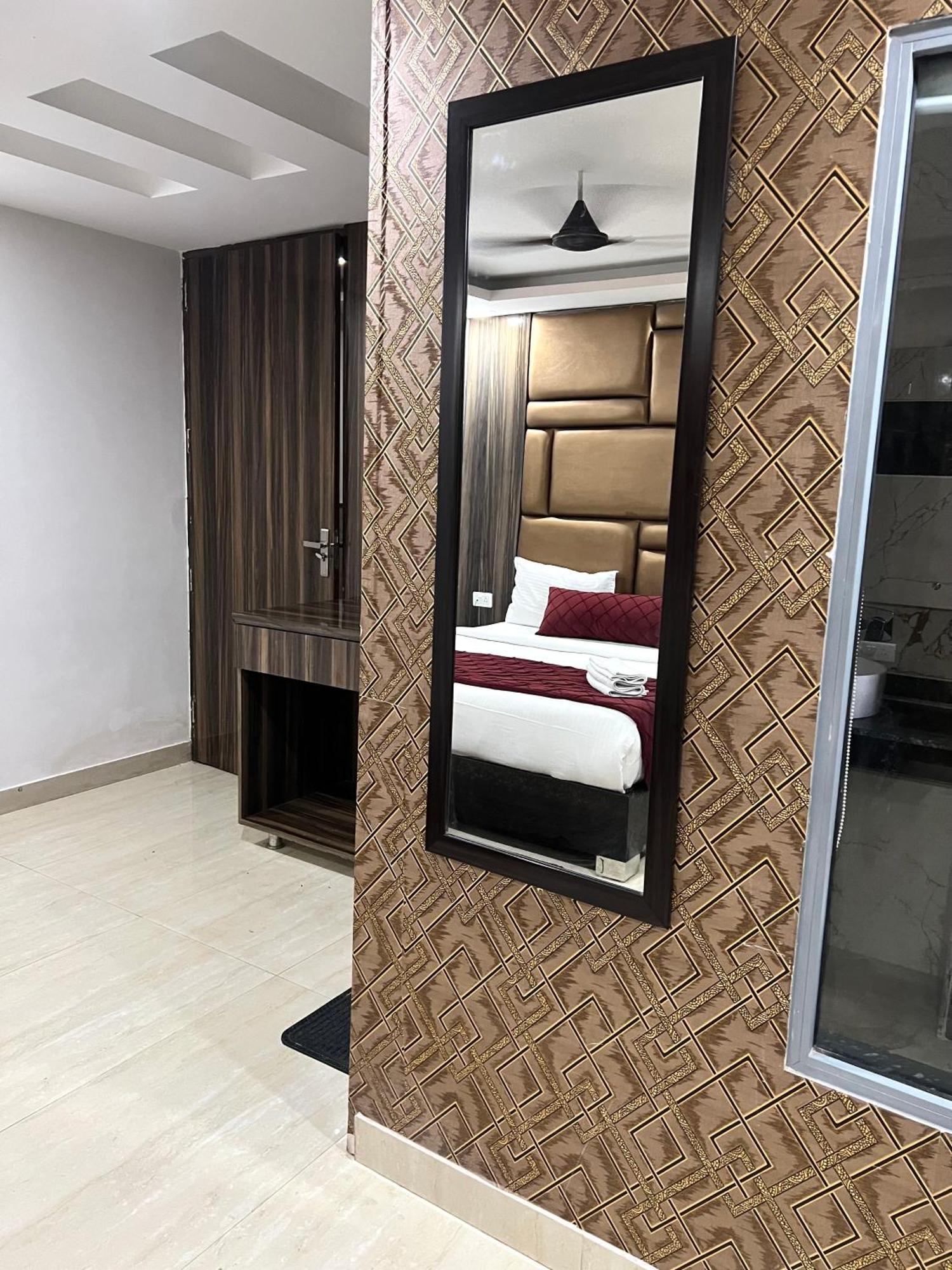 Hotel Royal Inn Igi Ню Делхи Екстериор снимка