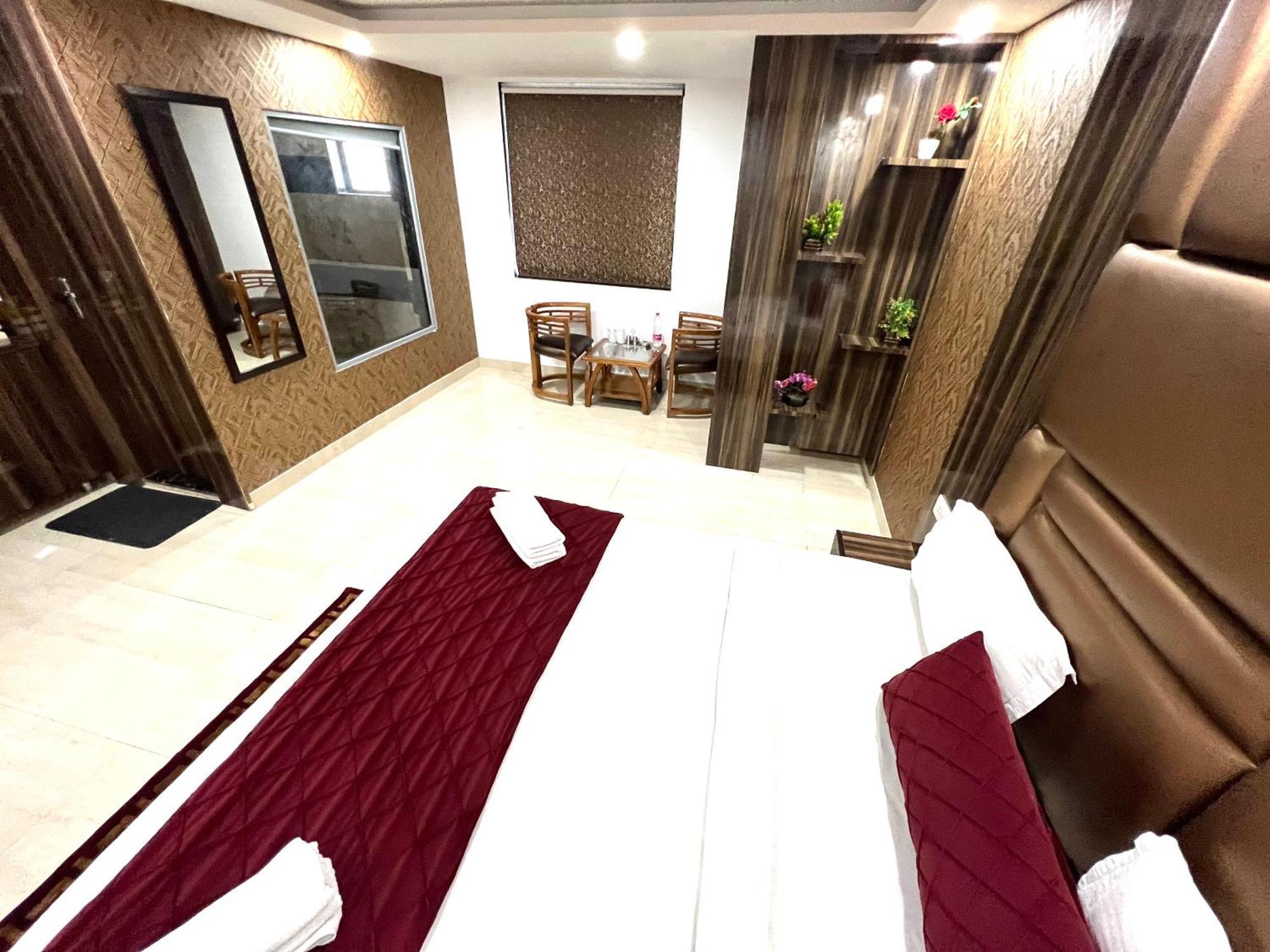 Hotel Royal Inn Igi Ню Делхи Екстериор снимка