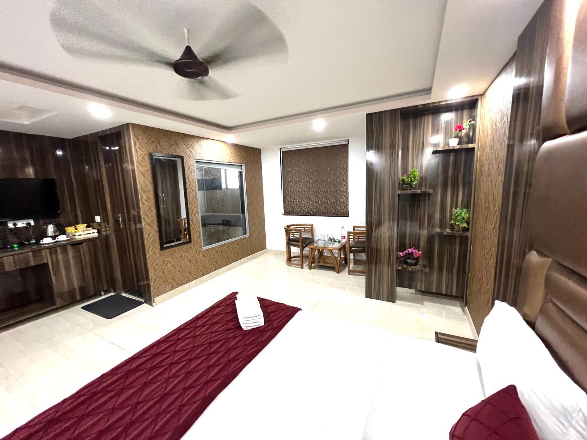 Hotel Royal Inn Igi Ню Делхи Екстериор снимка
